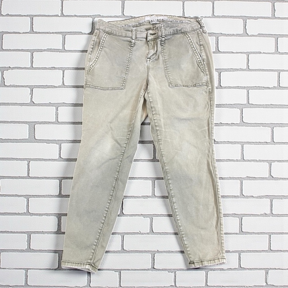 🔺SOLD🔺Torrid Women's Olive Green Utility Crop Pants Size 12 Stretch Pockets​